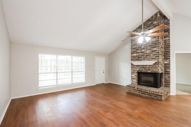 Foto del edificio - 13323 Oak Ledge Dr