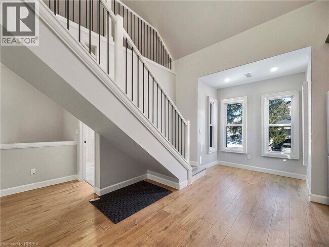 Building Photo - 45 Sydenham St