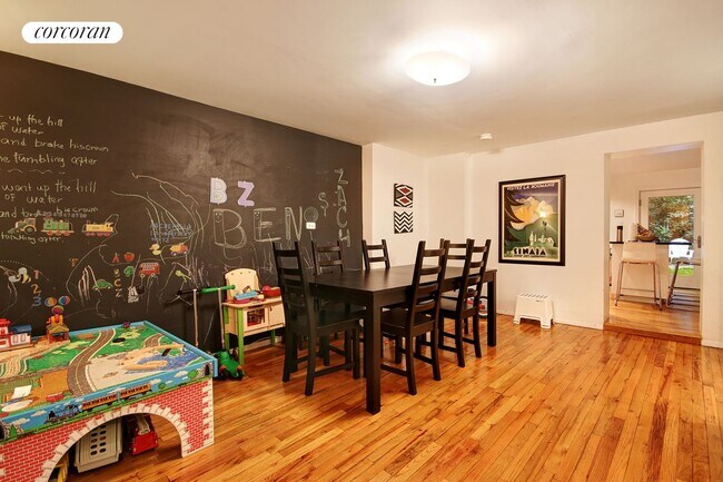 Building Photo - 48 Douglass St