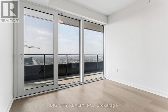 Photo du bâtiment - 448 Burnhamthorpe Rd W