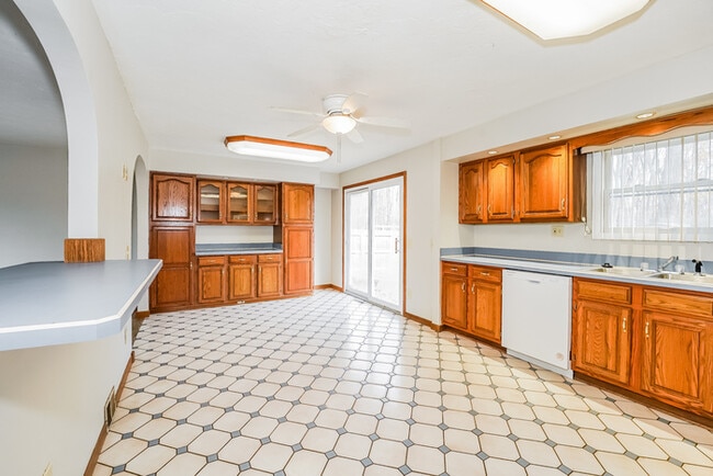 Building Photo - 6443 Chase Dr