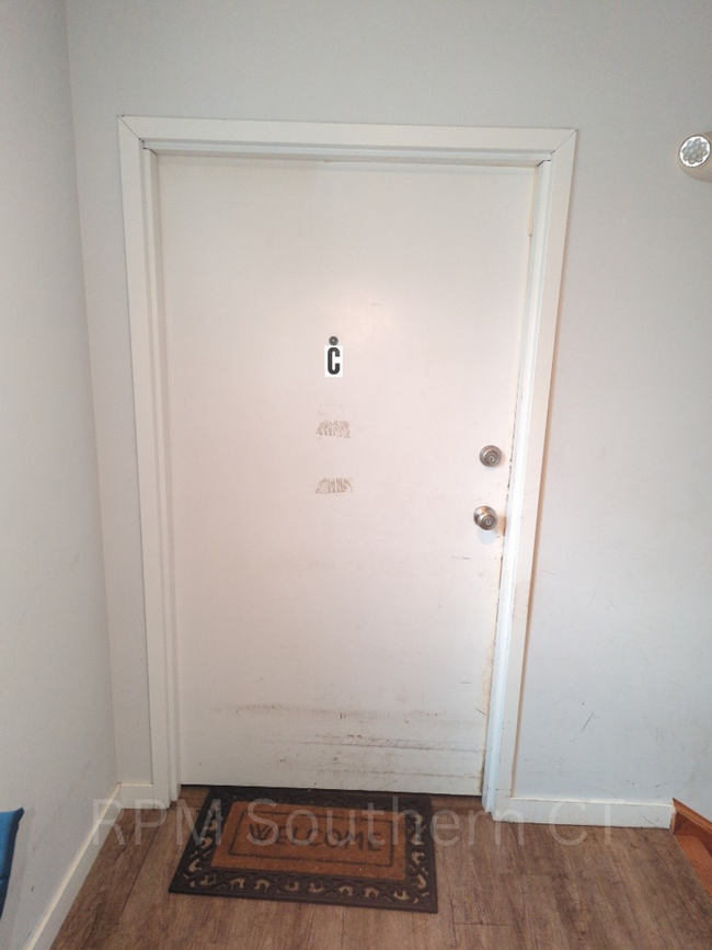Building Photo - Charming 2-Bedroom, 1-Bathroom Rental Acce...