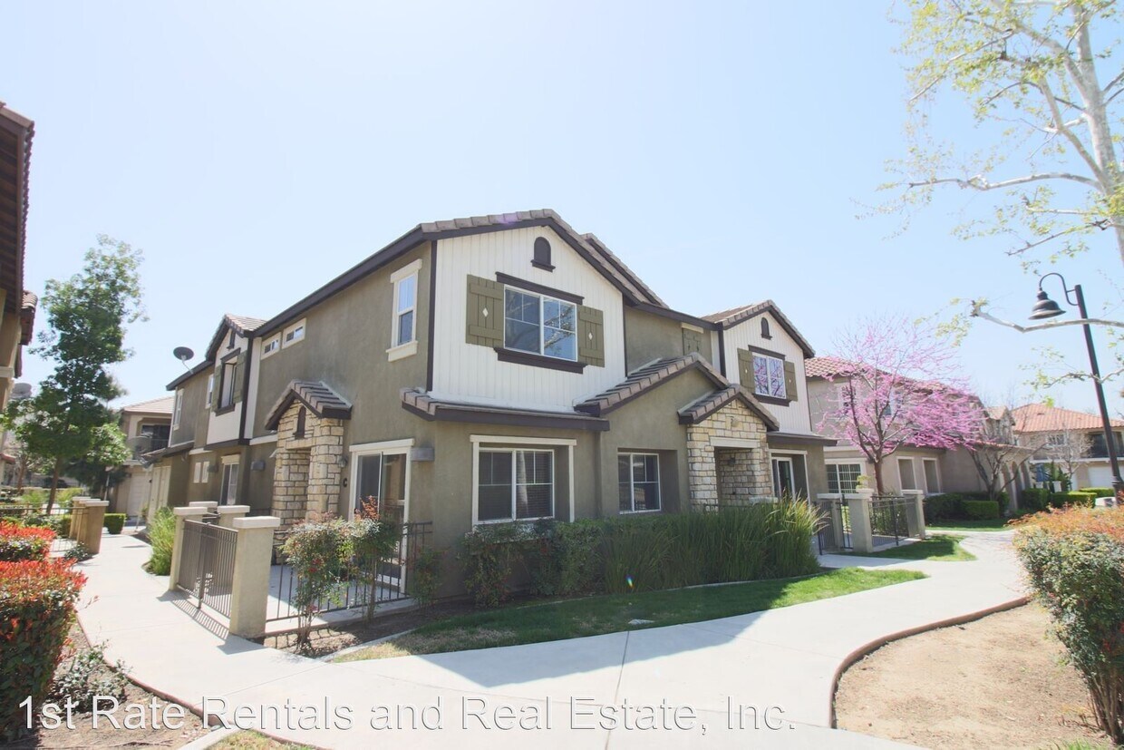 Primary Photo - 2 br, 2.5 bath House - 25832 Iris Ave #B