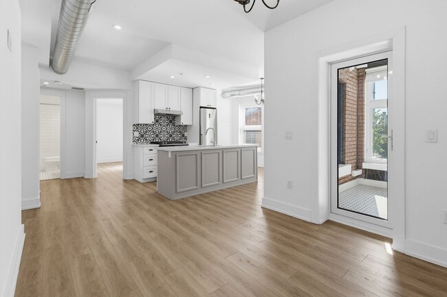 Building Photo - Stunning 1 Bedroom In Durand with Roof Top Terrace