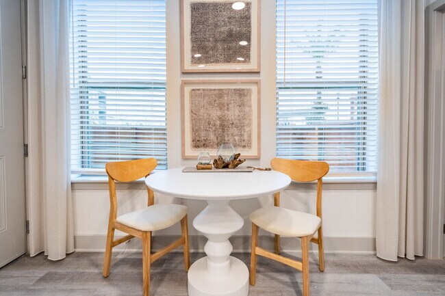 Building Photo - Stylish Living Starts with 8 Weeks Free!