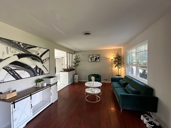 Building Photo - 16W311 94th Pl