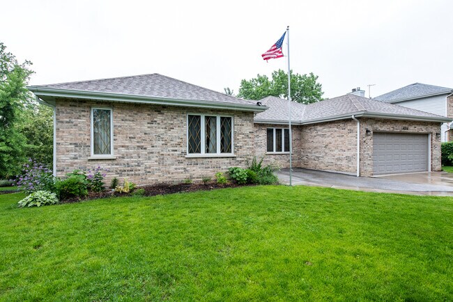 Building Photo - 4074 Blackstone Ave