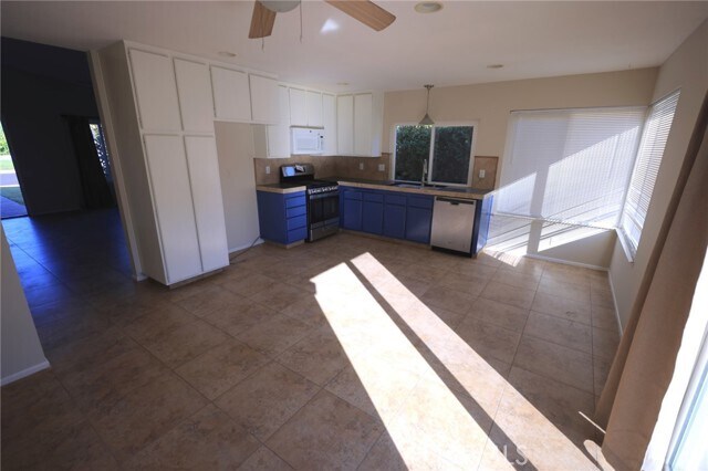 Building Photo - 22926 Sierra St