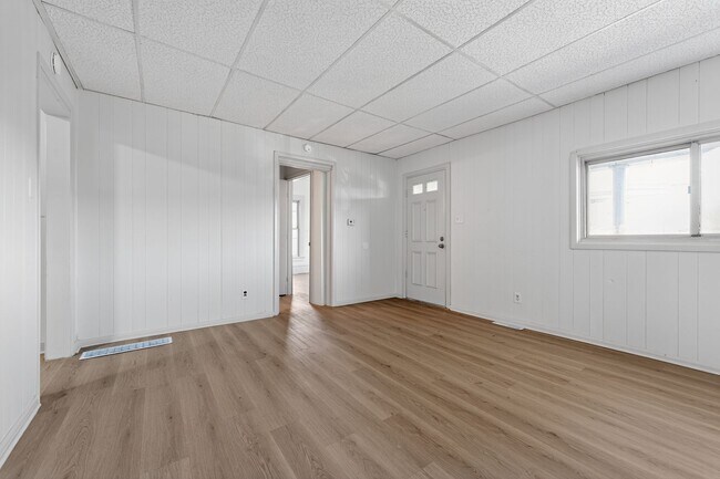 Building Photo - 1627 W Pike St