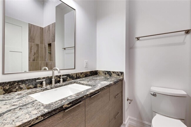 Foto del edificio - 2278 1st Street Unit 204