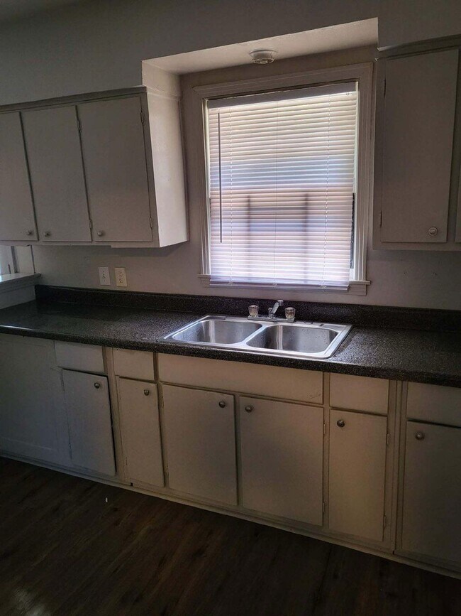 Foto del edificio - 1601 Haywood Ave