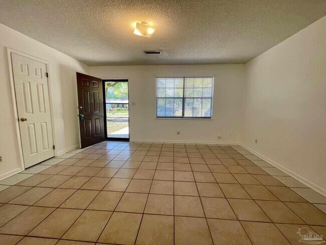 Foto del edificio - 6453 Maddox Rd