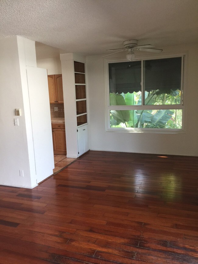 Foto del edificio - 1036 N Stanley Ave