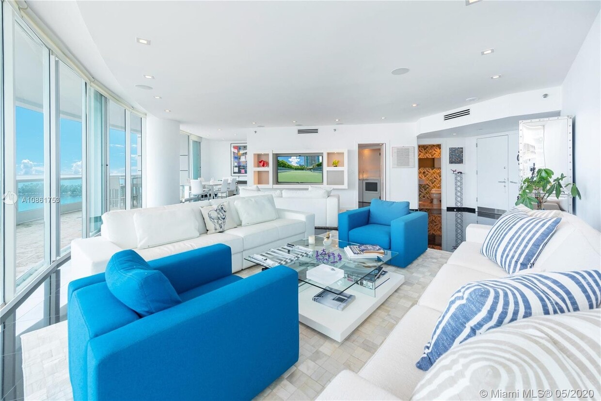 Primary Photo - 2127 Brickell Ave