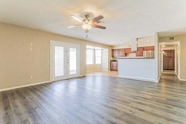 Building Photo - 736 W El Prado Rd