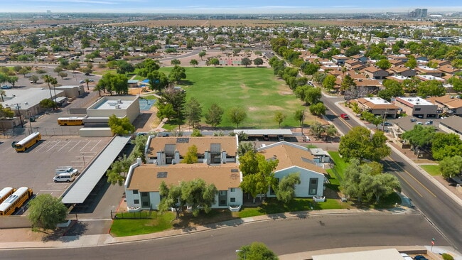 Building Photo - Stylish 1-Bedroom Living Near Old Town Scottsdale – Pool, Park, Convenience ASU