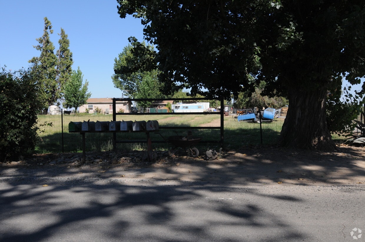 11236 Sawyer Ave, Oakdale, CA 95361 Apartments in Oakdale, CA