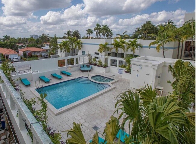 Foto del edificio - 9172 Collins Ave