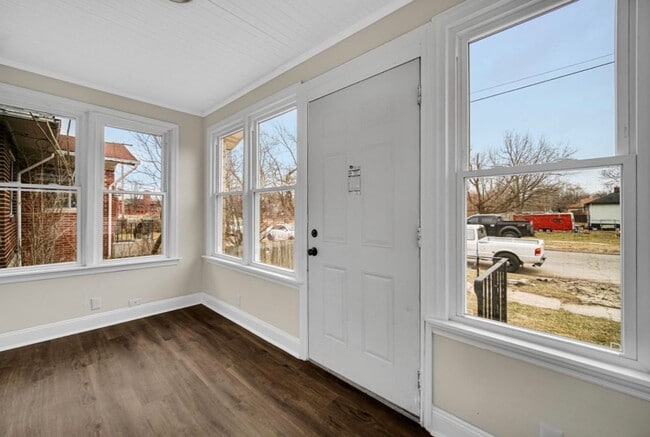 Building Photo - Furnished Home Totally Remodeled