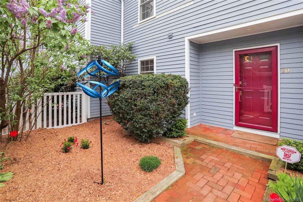 Foto principal - 20 Edgewater Commons Ln