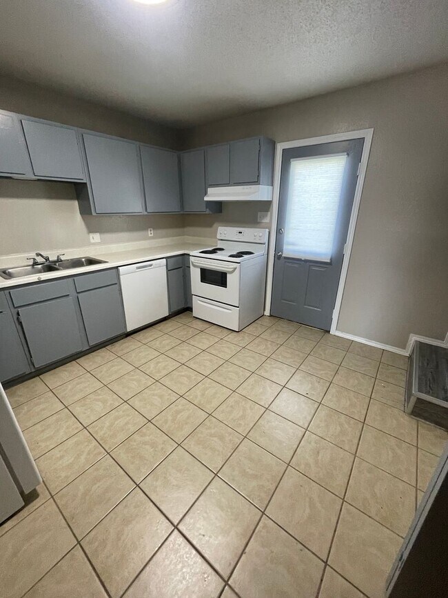 Foto del edificio - Beautiful 2bed/1bath Apartment Home