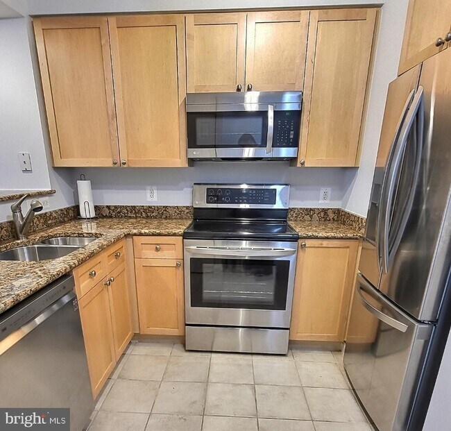 Foto del edificio - 3101 N Hampton Dr