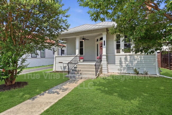Building Photo - 2007 S Presa St