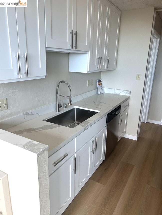 Photo - 555 Pierce St Apartment