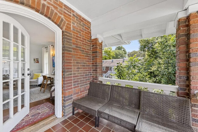 Foto del edificio - 536 Hawthorne Ln