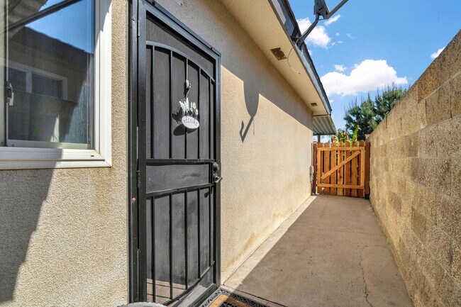 Foto del edificio - 6286 N 10th St