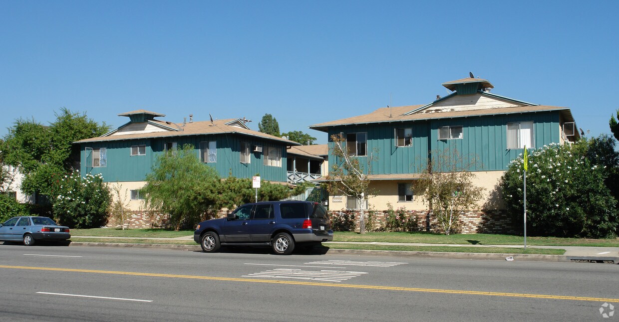 Building Photo - 6138-6142 Coldwater Canyon Ave