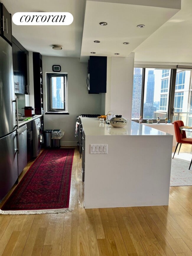 Building Photo - 161 W 61st St