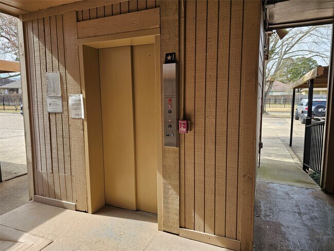 Foto del edificio - 15575 Marina Dr