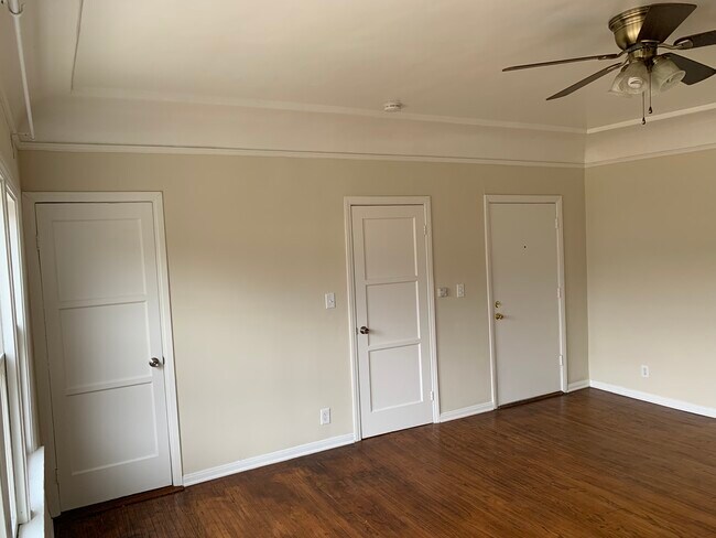 LIVING AREA - 3411 Pomeroy St