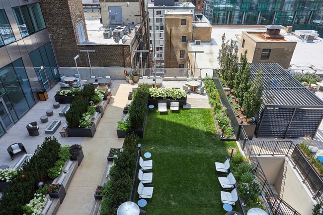 Building Photo - 1000 S Michigan Ave