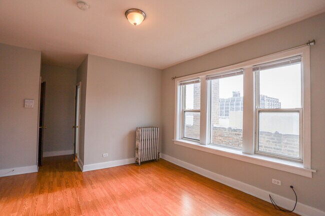 Foto del edificio - 3242 N Pulaski Rd
