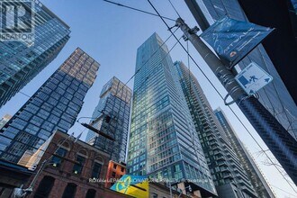 Building Photo - 327 King St W