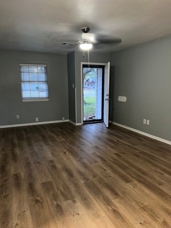 Sala de estar - 101 N Orange St