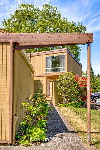 Building Photo - 1745 NW Lakeway Ln