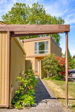 Building Photo - 1745 NW Lakeway Ln