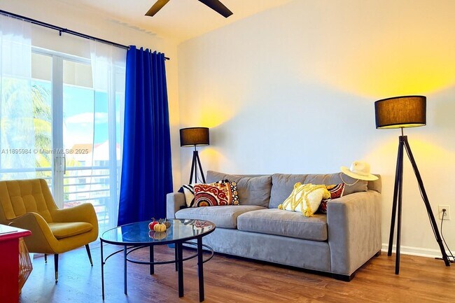 Foto del edificio - 2711 Ocean Club Blvd