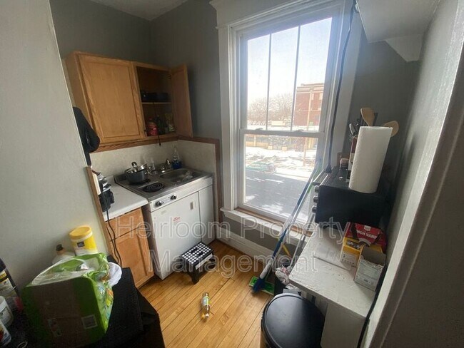 Building Photo - 112 S 14th Ave E