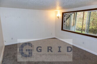 Building Photo - 3213 SW Marigold St