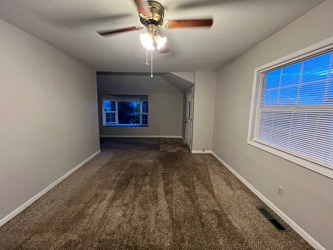 Foto del edificio - 2051 Lavey St