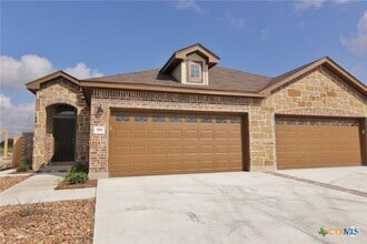 Building Photo - 553 Creekside Frst