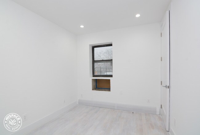 Building Photo - 220 Kosciuszko St