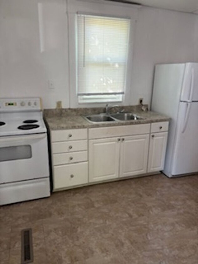 Primary Photo - 211 Clay St