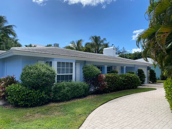 Foto del edificio - 1216 Crestwood Dr