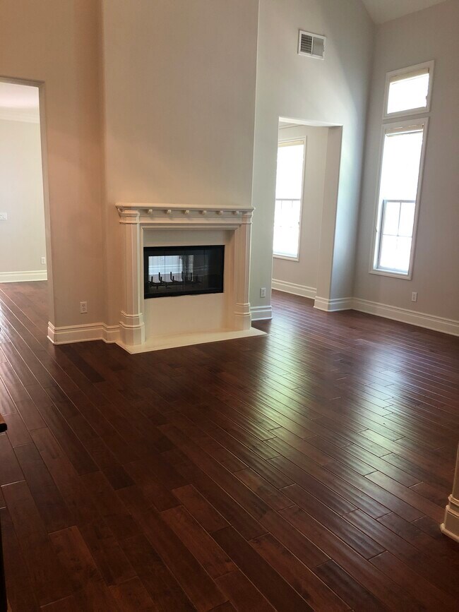 Building Photo - 825 Cambridge Ct