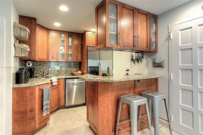 Building Photo - 2666 Tigertail Ave
